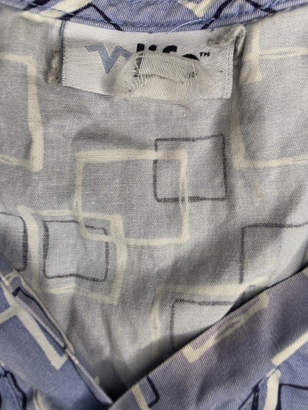 White Cross V-Life Blue Geometric Square Print Scrub Top V-Neck Size S - Picture 4 of 4
